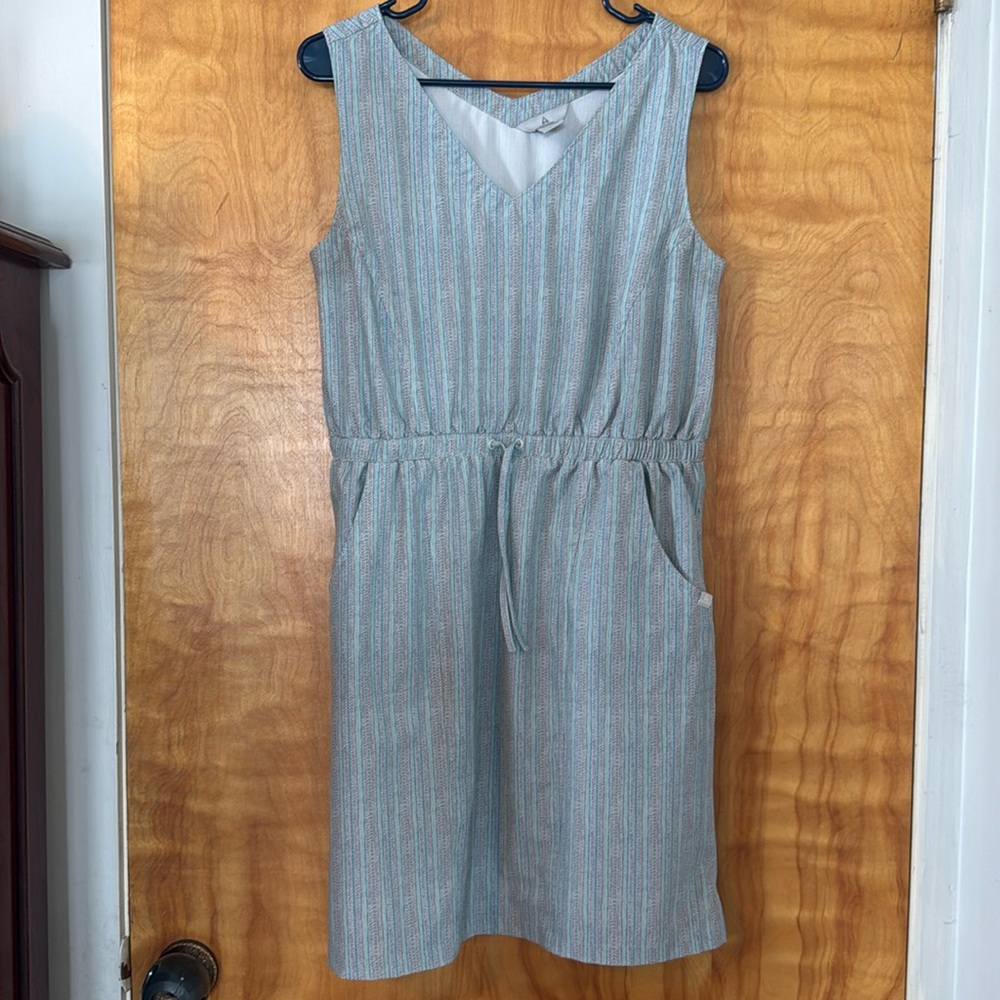 Ascend Dress Size M